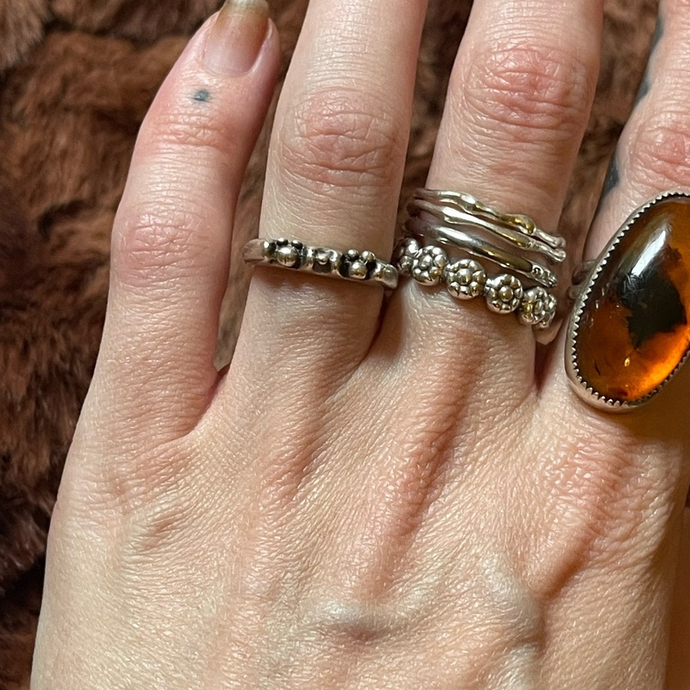 Acid queen ring